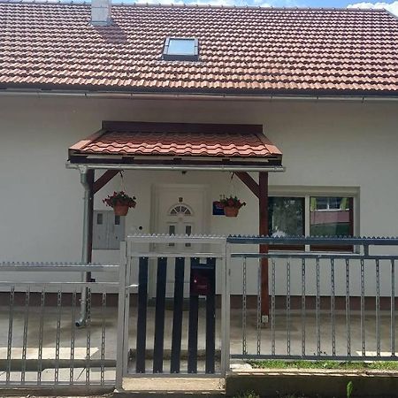 Keti Apartamento Plaški Exterior foto