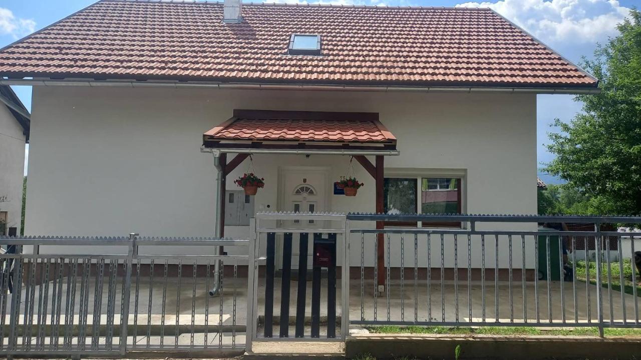 Keti Apartamento Plaški Exterior foto